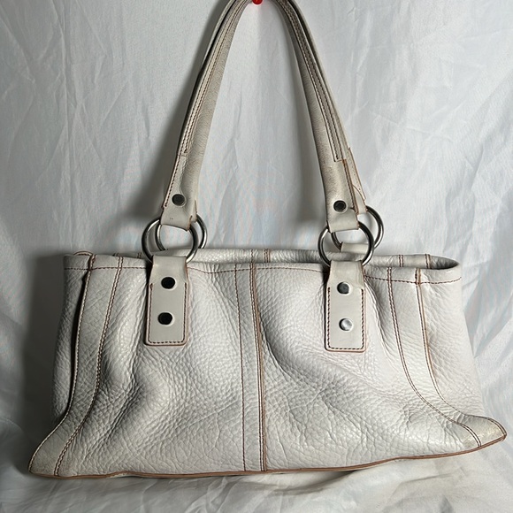 Kenneth Cole Elongated White Leather Shoulder Bag - Picture 2 of 5